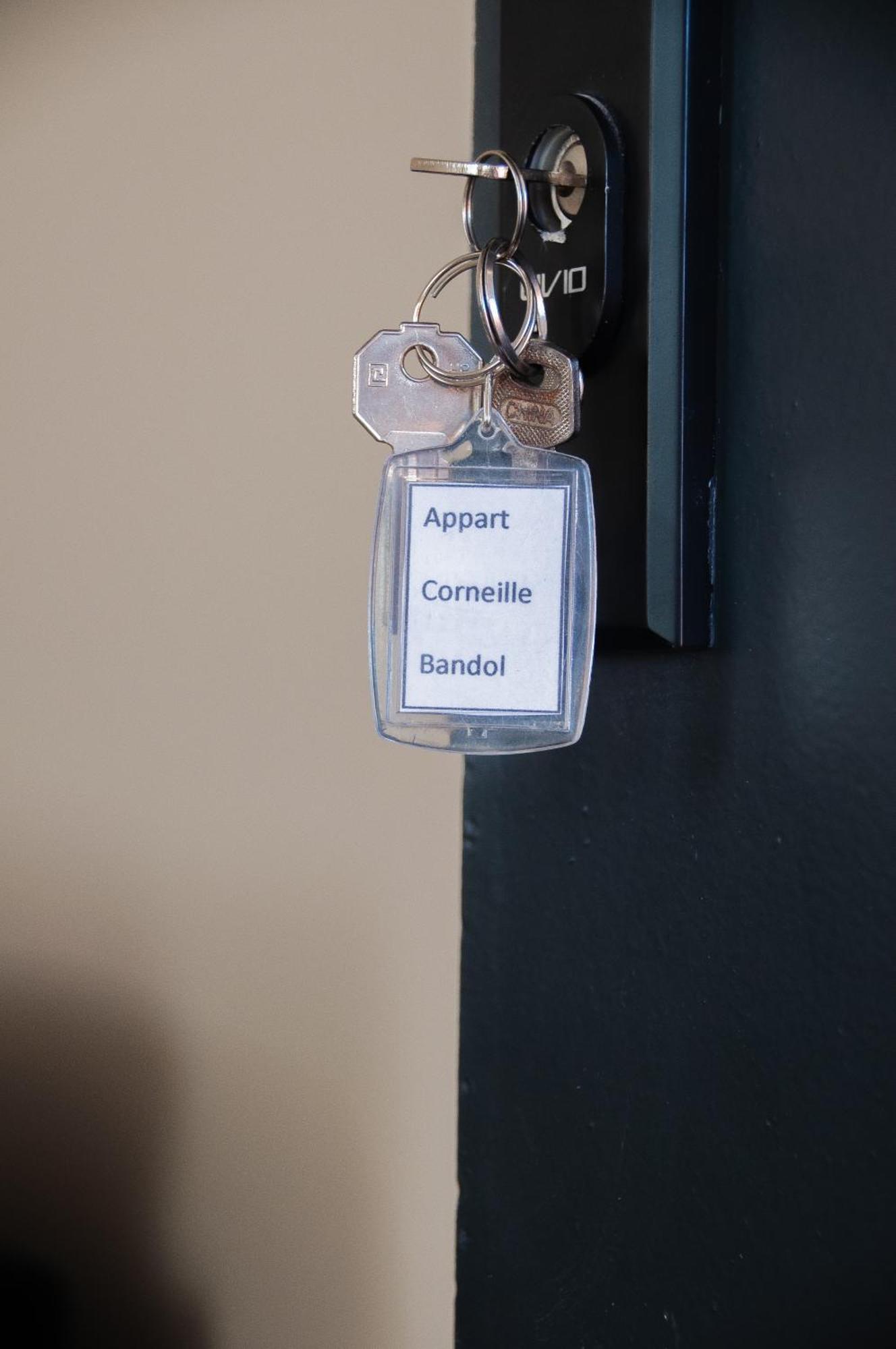 Bandol - Appartement Corneille Екстериор снимка